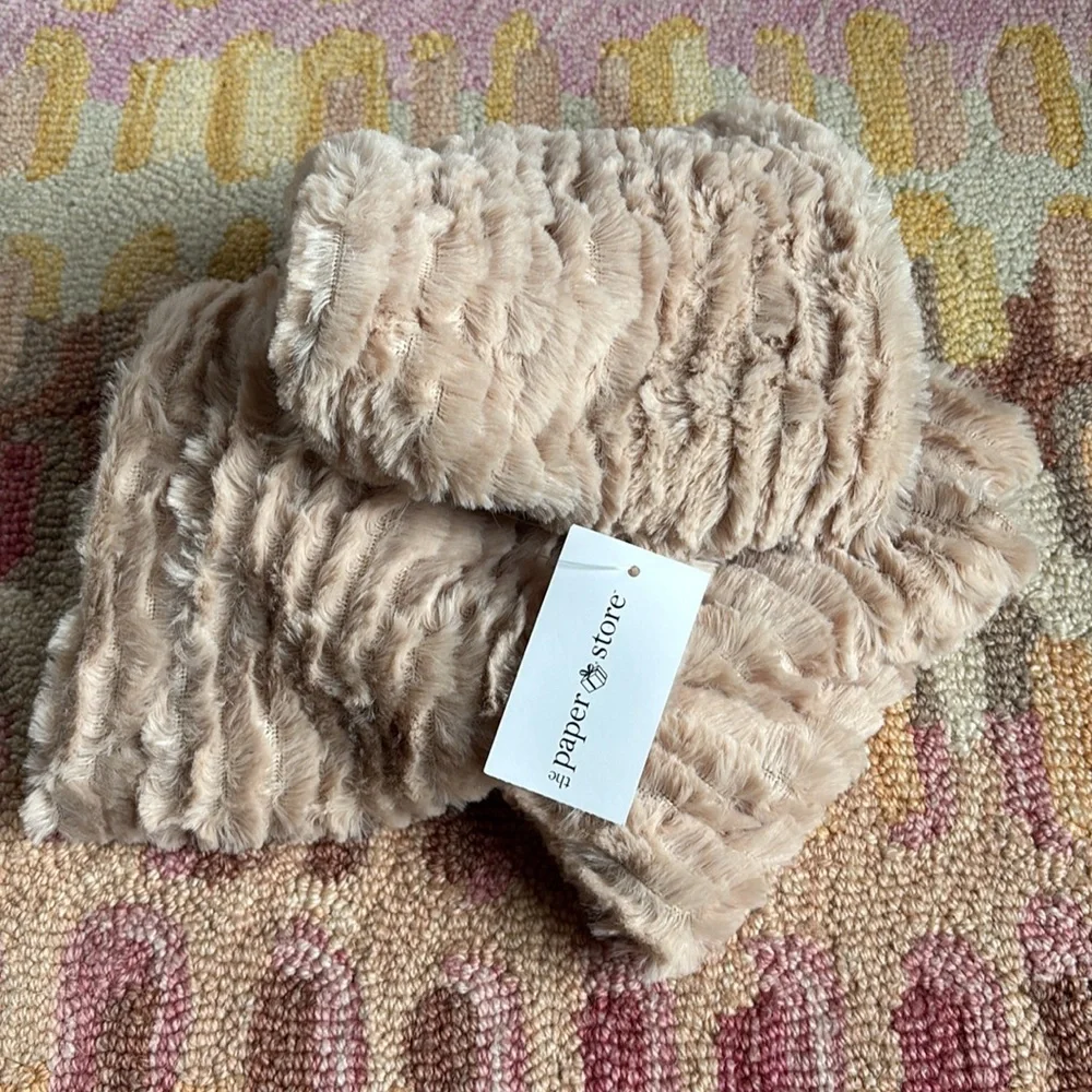 Mia & Tess Faux Fur Infinity Scarf Beige Creamy Soft NWT